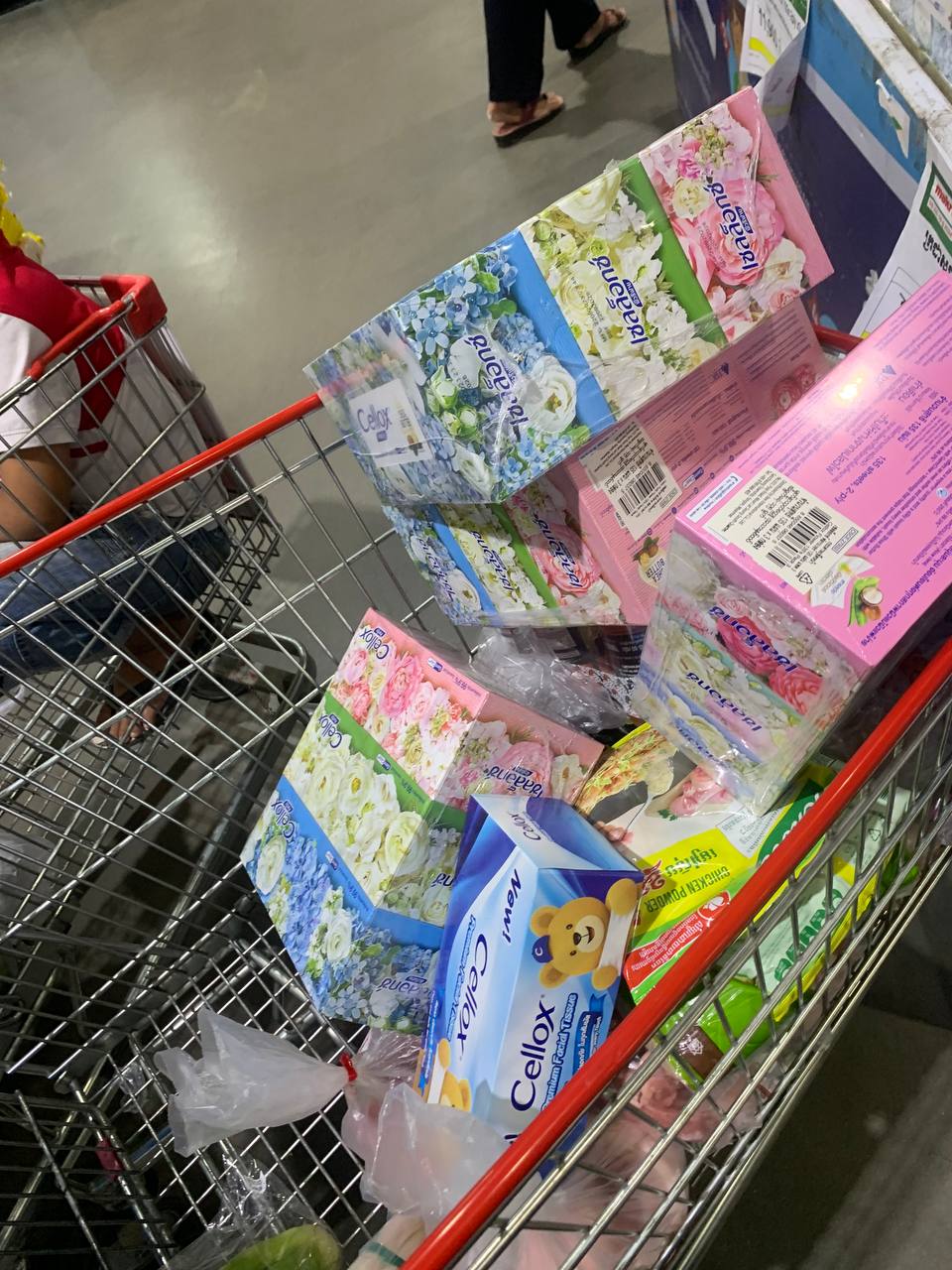 Modern Trade Distribution of Cellox and Hygienist Products by BJC at Makro Cambodia 12 Dec - Image 4